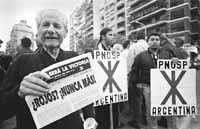Una manifestaci&oacute;n del Partido Nuevo Orden Social Patri&oacute;tico, Pnosp, que el fin de semana fue el n&uacute;cleo del encuentro neonazi.Su jefe explic&oacute; que no se llaman "nacional socialistas", como el partido de Hitler, s&oacute;lo porque razones legales lo impiden. 