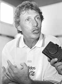 Bielsa, Grondona y Pekerman, tri&aacute;ngulo amoroso. El rosarino, un t&eacute;cnico "fuerte". Un reaseguro dorado para Jos&eacute;.