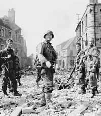 "Rescatando al soldado Ryan" es un film t&iacute;picamente Spielberg. Estados Unidos puede dejar morir a tres hijos, pero no a toda una familia. 