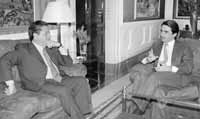 El gobernador Duhalde y el presidente espa&ntilde;ol Jos&eacute; Mar&iacute;a Aznar.