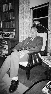 Galbraith, 90 a&ntilde;os, autor de 30 libros / Naci&oacute; en Canad&aacute;, vive en EE.UU., ense&ntilde;a en Harvard.