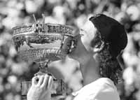 Carlos Moy&aacute;, cuando este a&ntilde;o se impuso en Roland Garros. / Es el n&uacute;mero 5 del mundo y en el '99 apunta a estar entre los tres primeros.