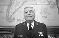 El jefe de la Fuerza A&eacute;rea, brigadier general Rub&eacute;n Montenegro, preocupado por el esc&aacute;ndalo.