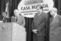 Ra&uacute;l Granillo Ocampo, Carlos Corach y Miguel Angel Toma, en el anuncio.