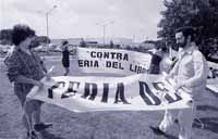 Los propulsores, armando su protesta de 1998 en Parque Thays, donde este a&ntilde;o se proponen reincidir.