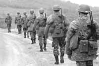 El ej&eacute;rcito macedonio patrullaba ayer la frontera de Macedonia con la provincia yugoslava de Kosovo.