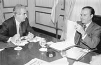 Carlos Menem y Alberto Kohan en la reuni&oacute;n de Gabinete de ayer.