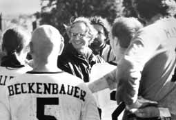 Ken Loach disfruta del rodaje en Glasgow, en medio de un equipo de f&uacute;tbol integrado por desocupados.