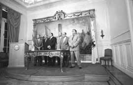 na07fo01.jpg (10677 bytes)