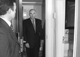 na05fo01.jpg (8997 bytes)