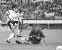                       GOL DE RIVER. SAVIOLA YA SAC&oacute; EL REMATE. FAGIANI PALPITA DESDE EL PISO.