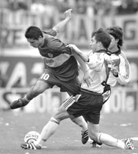 RIQUELME, EL MEJOR DE LA CANCHA, CON LA PELOTA. bERI ZZO MARCA. 