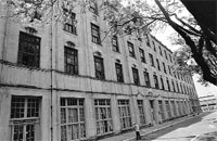 n El edificio tiene 22 metros de altura y es uno de los primeros hechos en hormig&oacute;n armado.