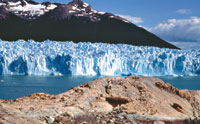 Los alucinantes t&uacute;neles de hielo azul del glacial.