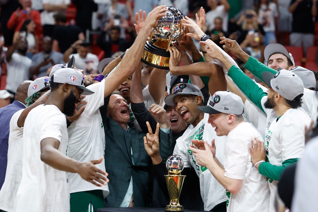 Con el dominicano Horford a la cabeza, los Celtics levantan el trofeo de campeones del Este