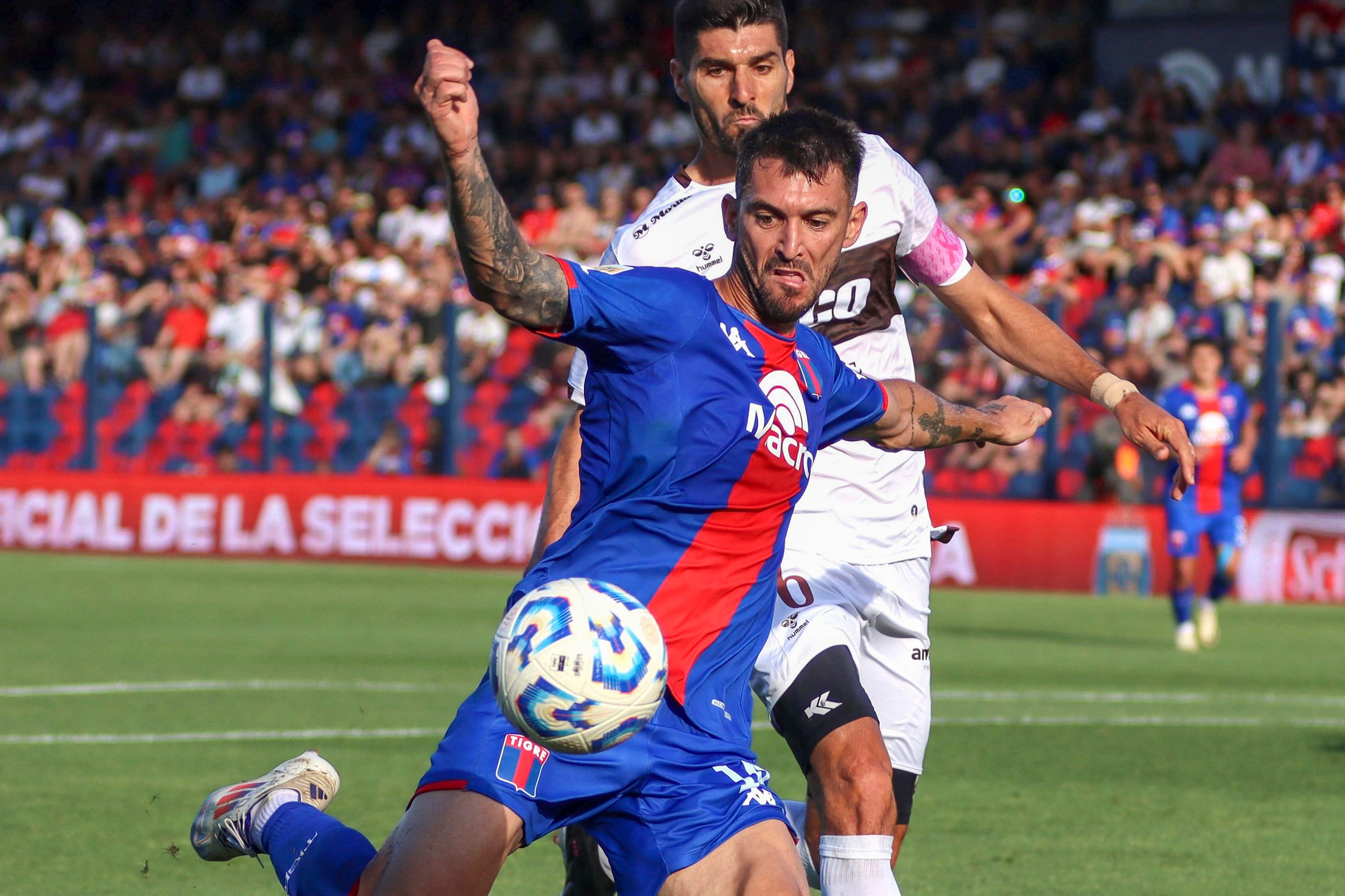 Facundo Ferreyra vs. Gastón Suso.
