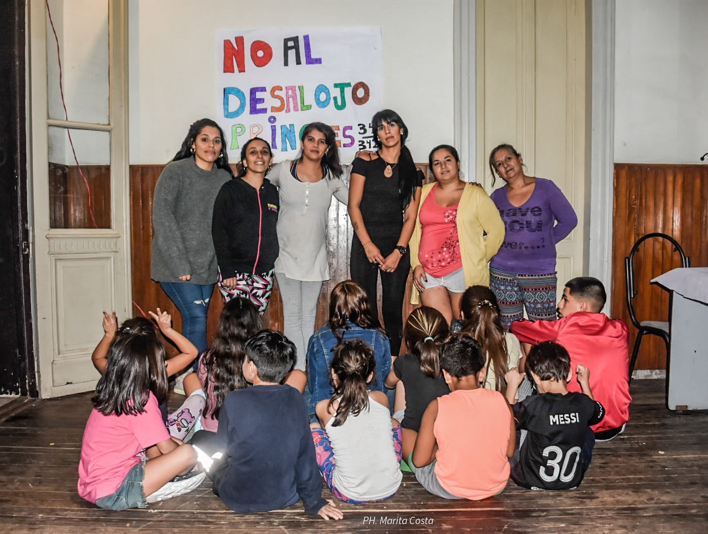 Diez mujeres y quince niñes que lograron refugiarse de la vida en la calle en una casa colectiva pueden ser desalojados.