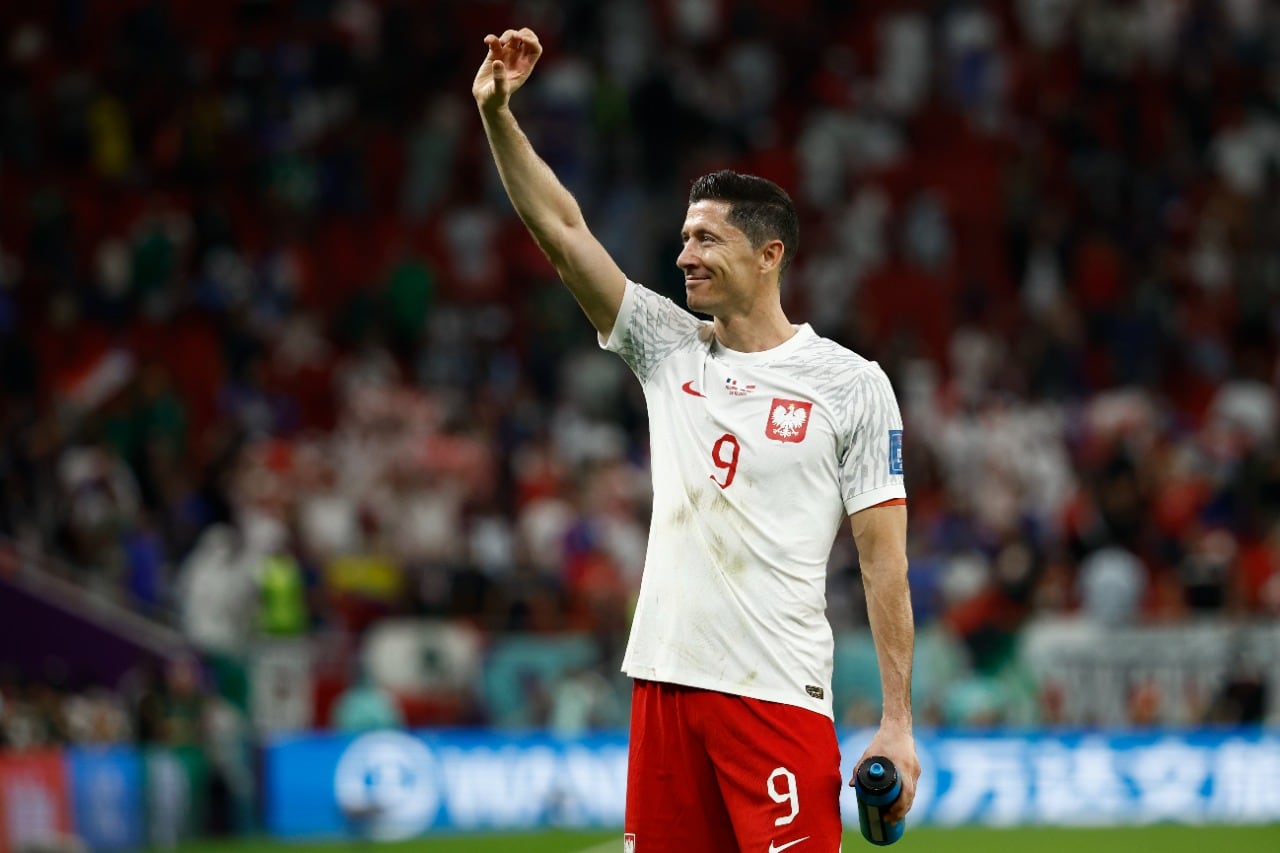 Robert Lewandowski hizo dos de los tres goles de Polonia en Qatar