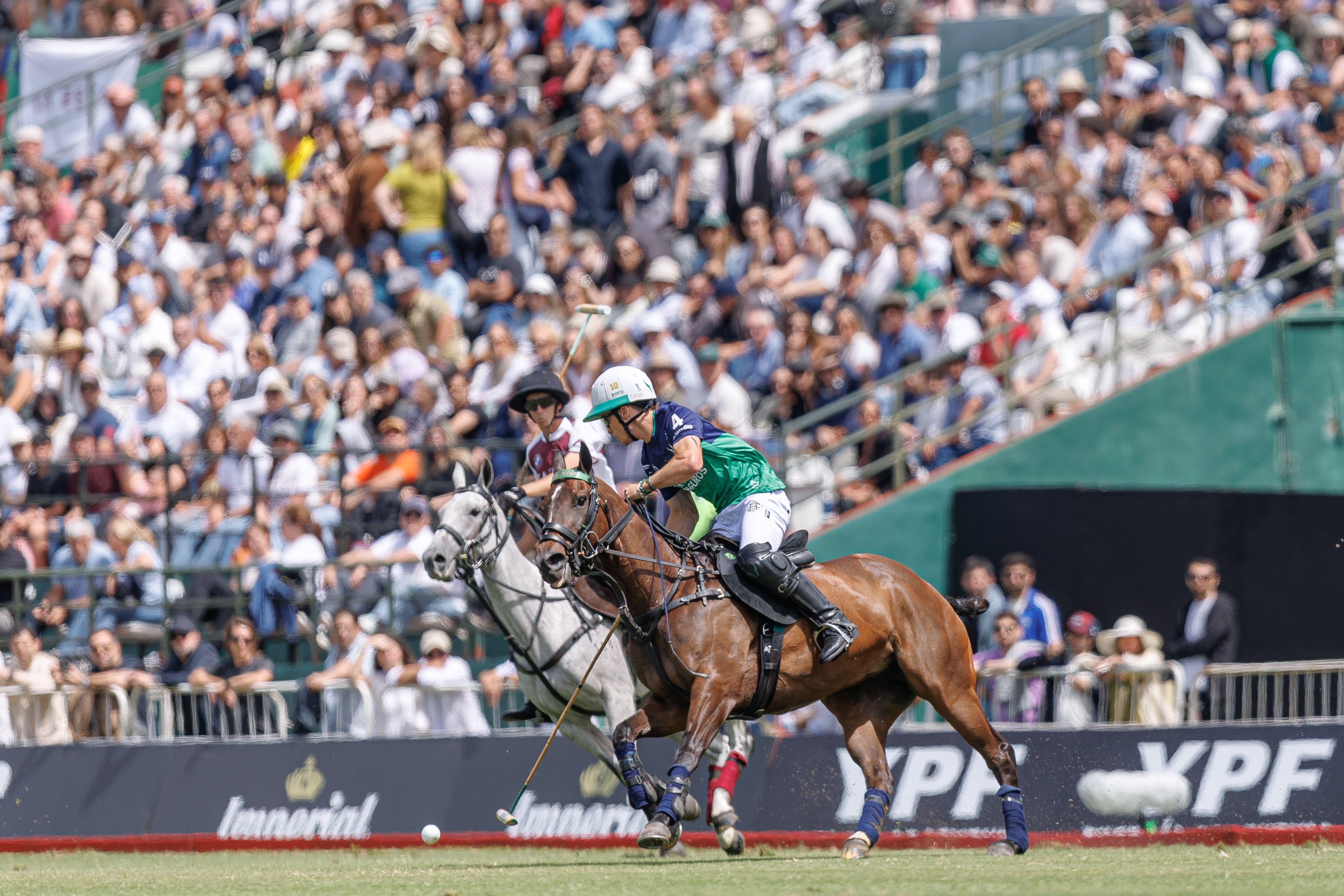 La gente se acercó para ver al gran candidato