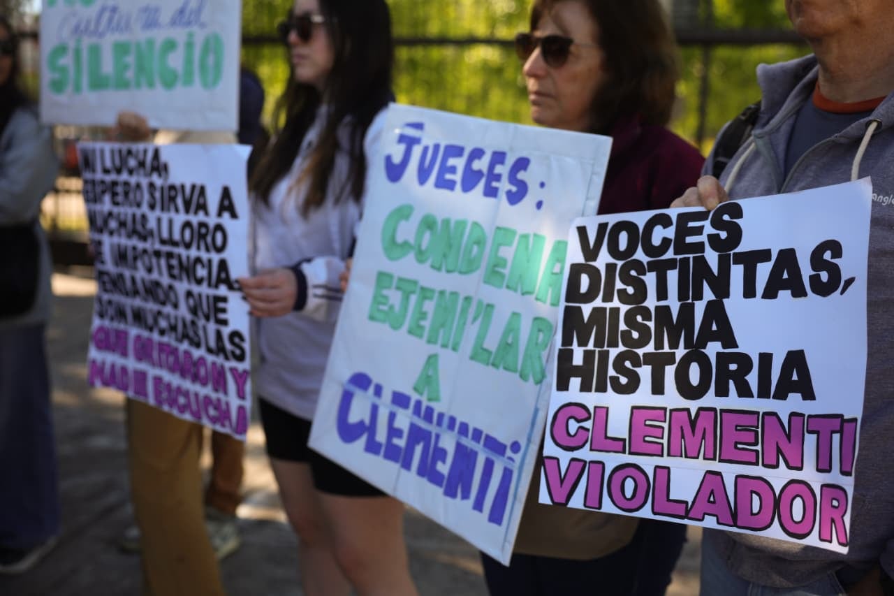 Protesta en los tribunales de Lomas de Zamora.