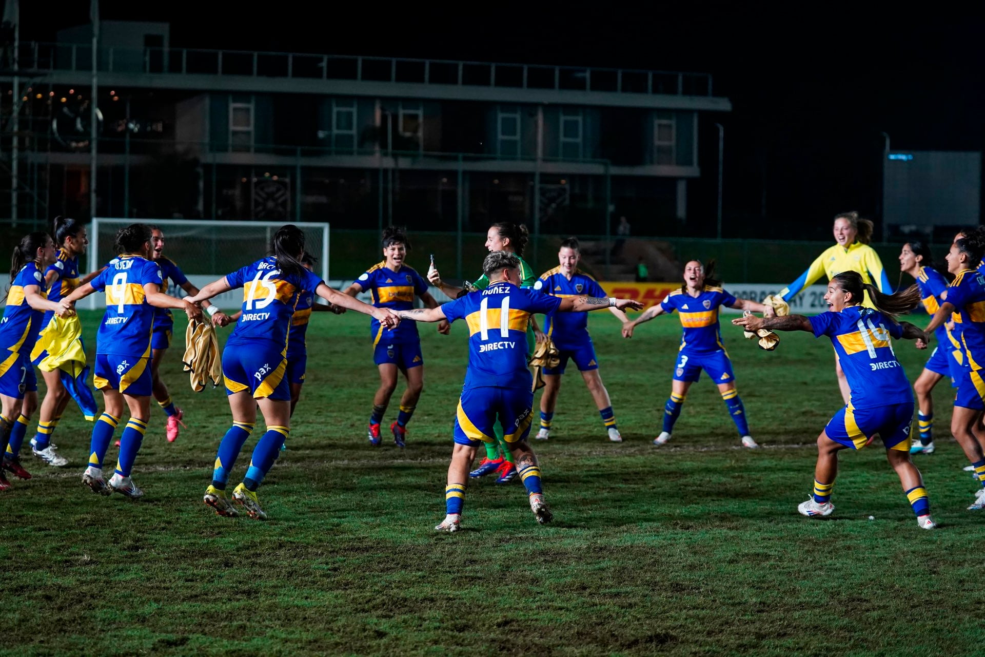 El festejo de Las Gladiadoras tras el pase a semifinales.