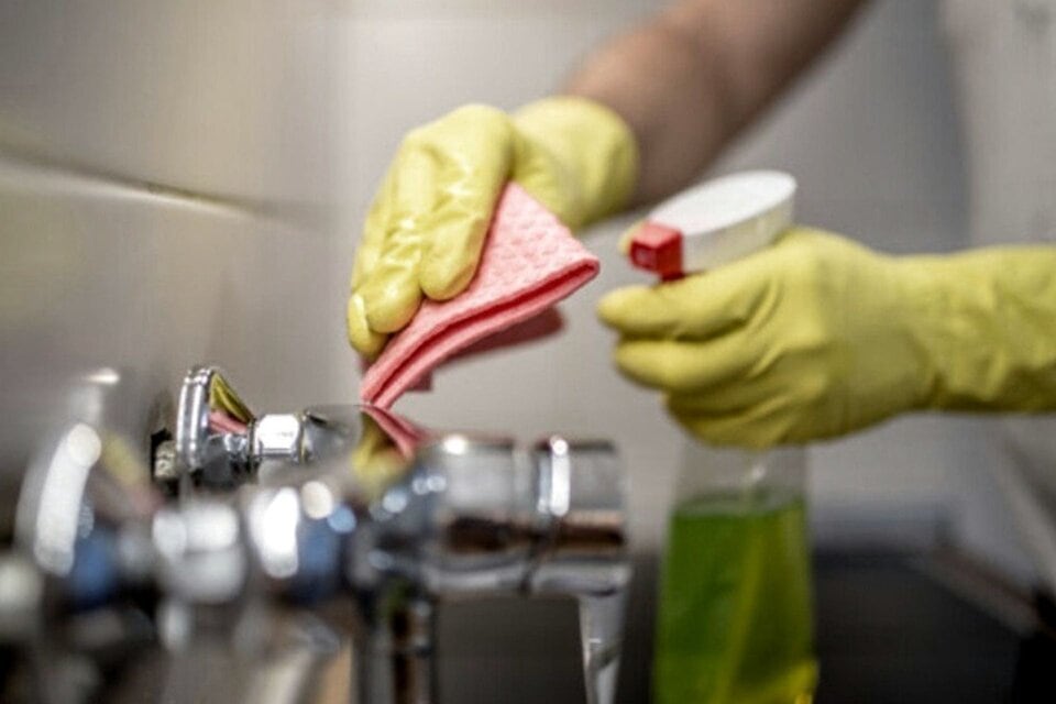 Empleadas domésticas: cuánto cobrarán por categoría desde junio 2024 con aumento oficializado del Gobierno. 