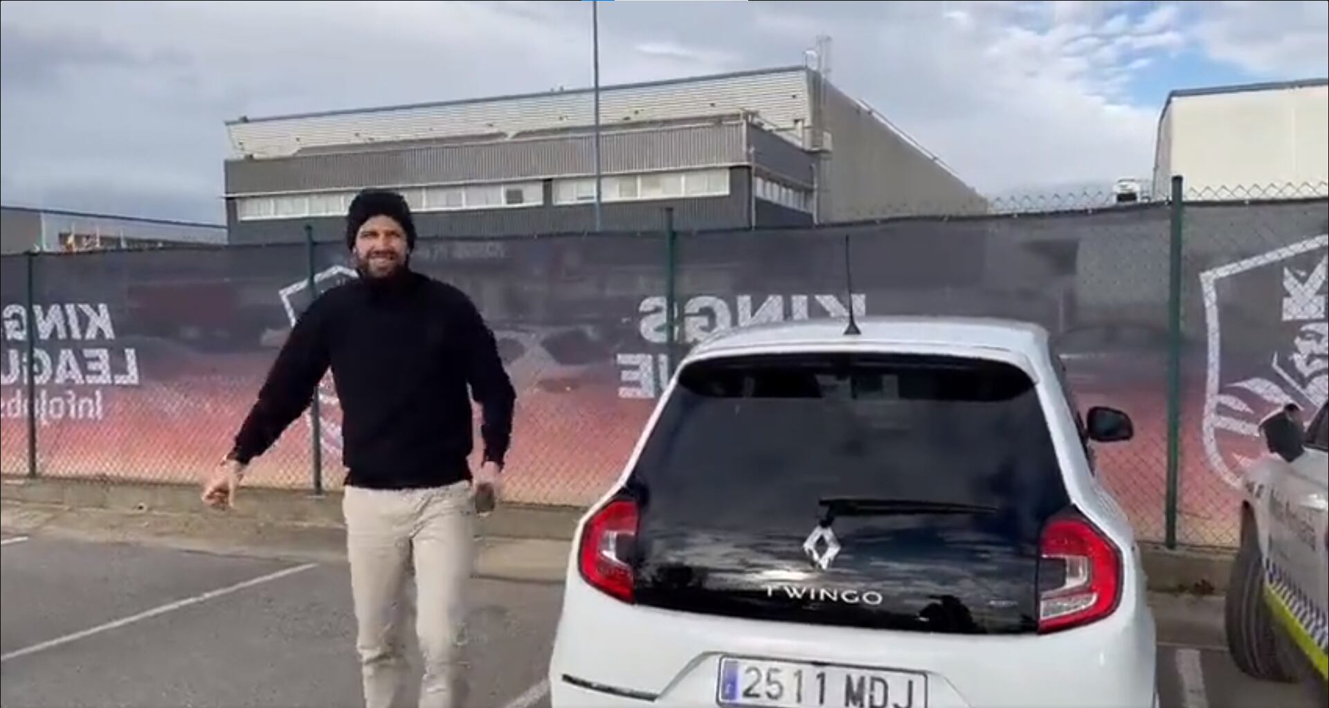 Piqué llegó a la King's League en un Twingo. Imagen: captura de video