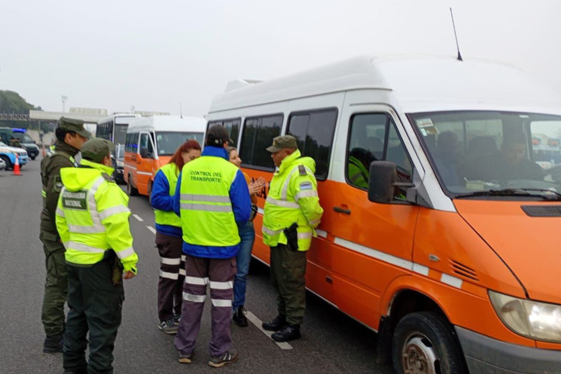 Gendarmería realiza controles para impedir la llegada de manifestantes al Congreso