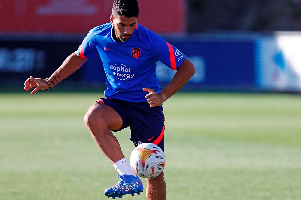 Luis Suárez viene de quedar libre del Atlético de Madrid