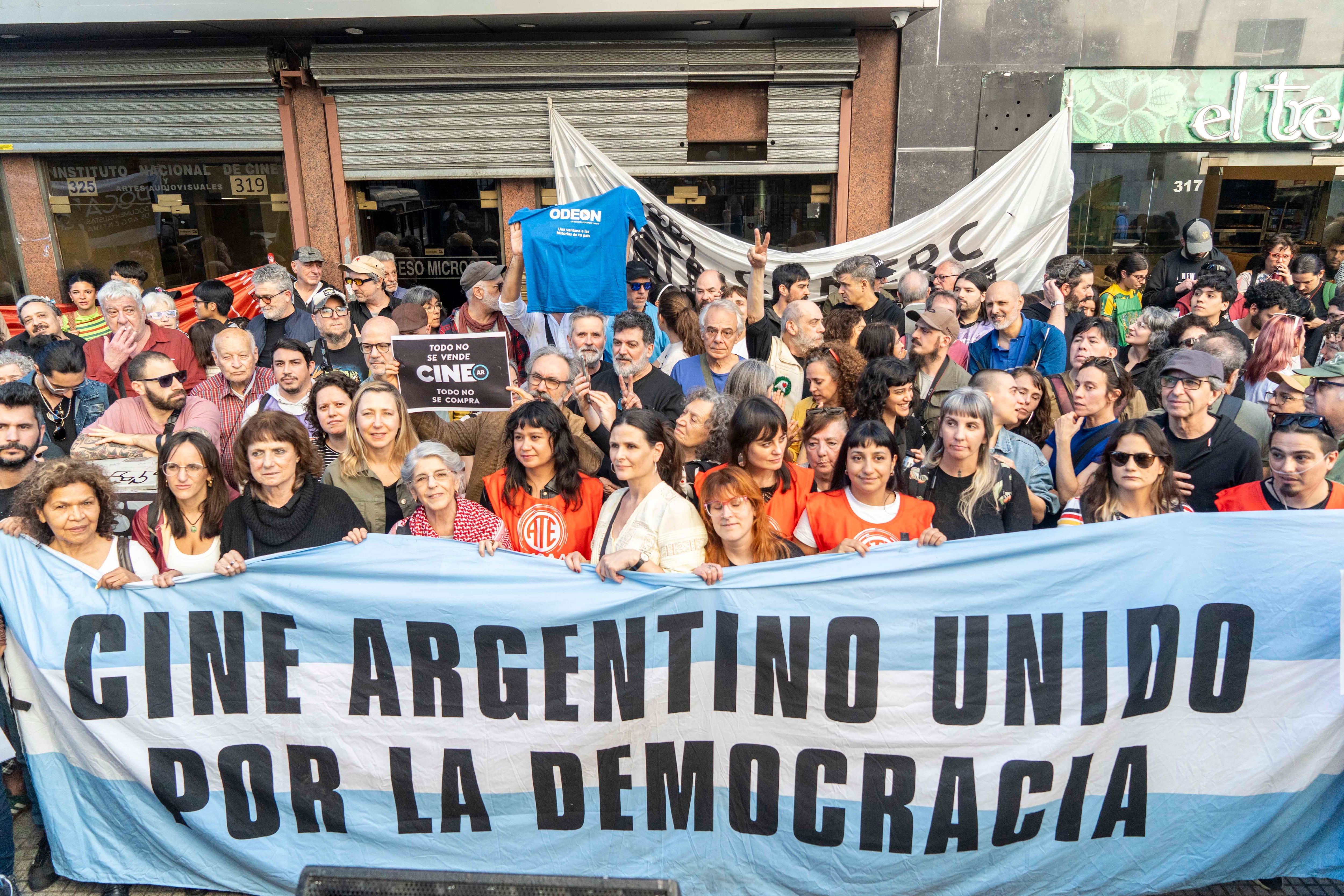 El encuentro finalizó con la lectura de un comunicado a cargo de Cristina Banegas, Ana Celentano y Susana Varela