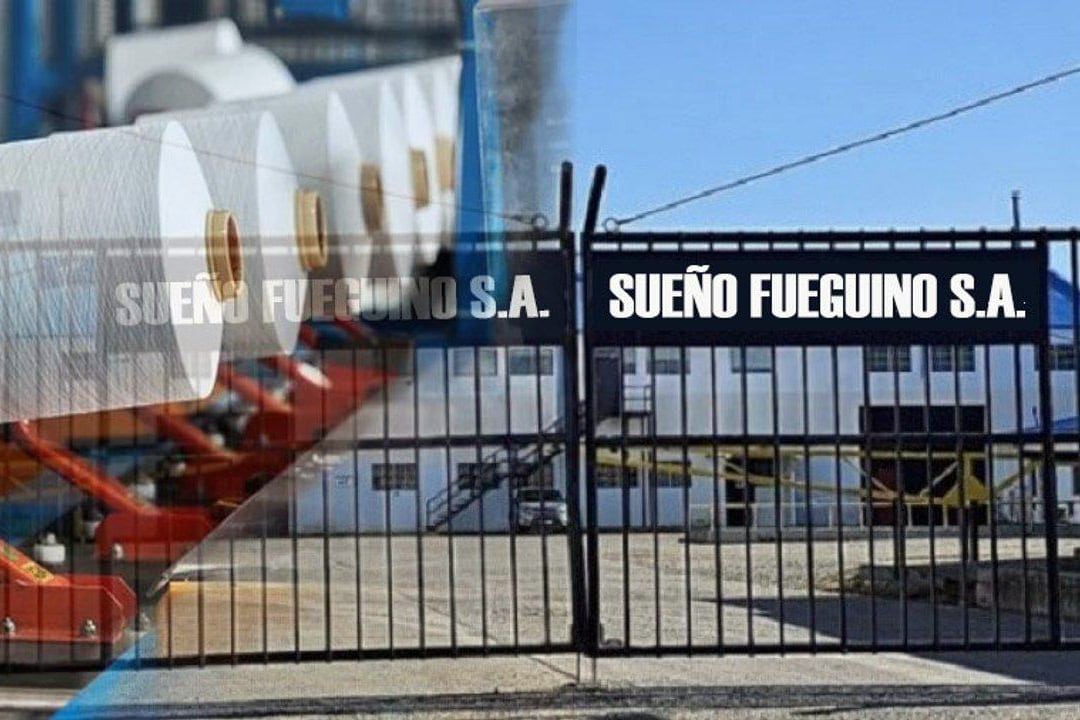 La empresa tiene 25 camiones con 700 toneladas frenados. 