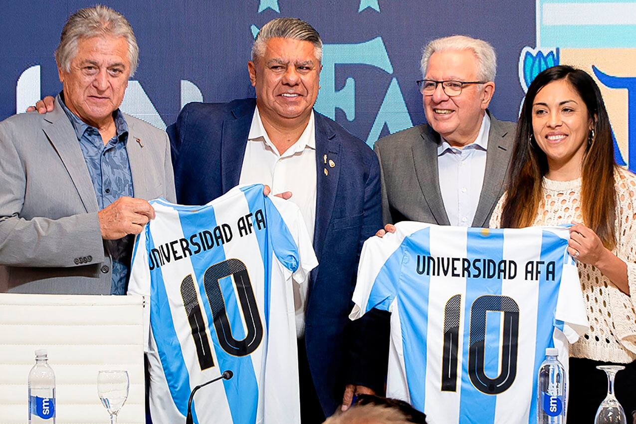 El "Pato" Fillol, Tapia, Barbieri y Miriam Mayorga, exfutbolista y médica.