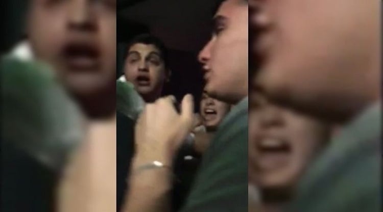 Los rugbiers, a punto de ser echados, en el video que grabó Lucas Pertossi.