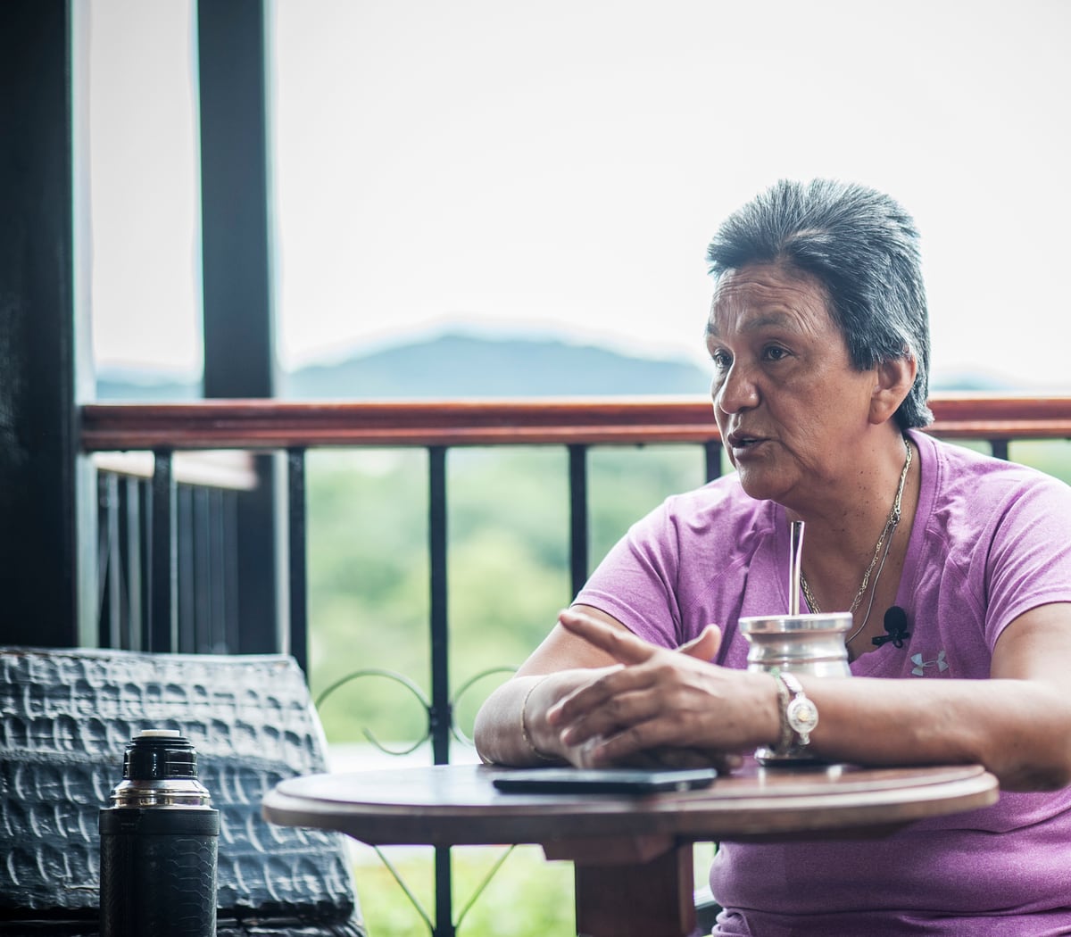 Milagro Sala cumple prisión domiciliaria en La Plata debido a problemas de salud.