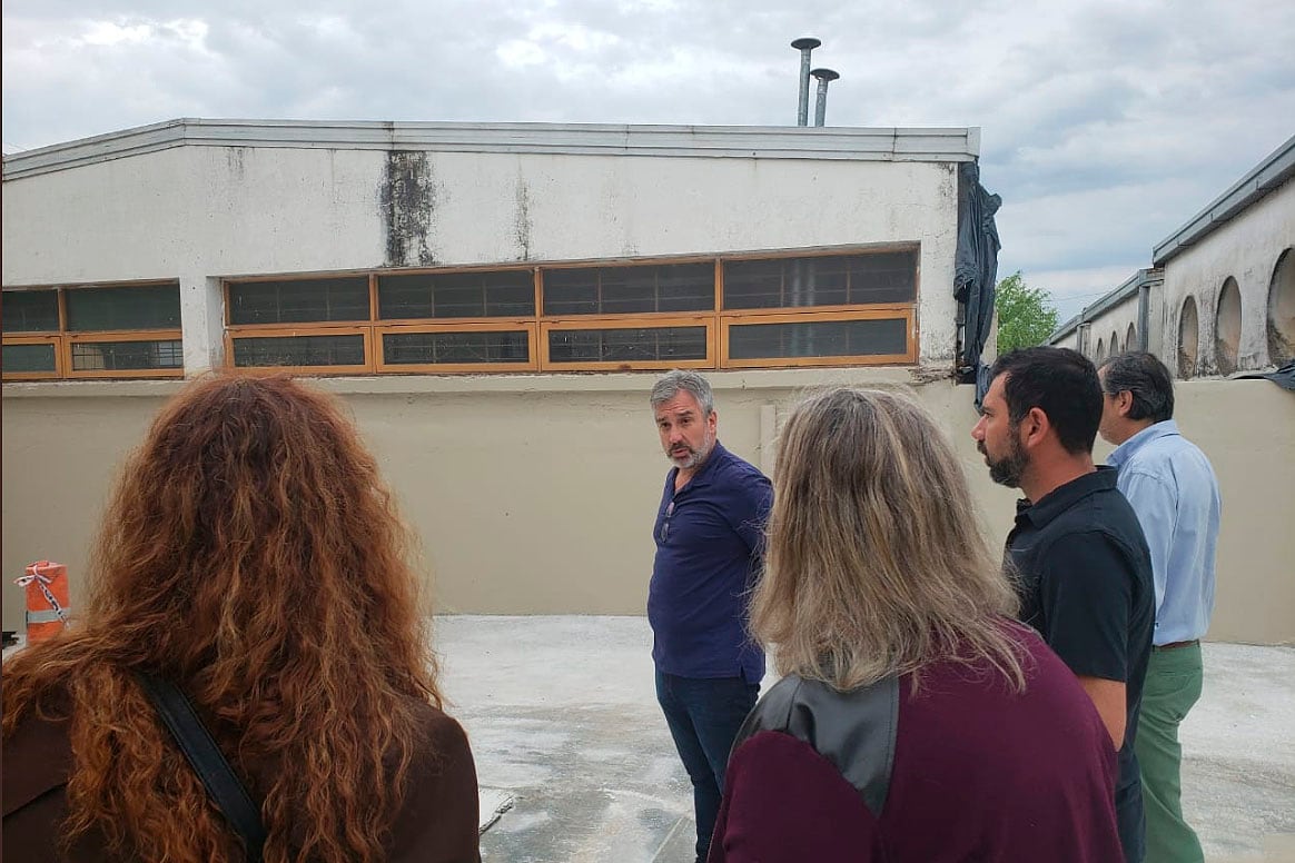 Funcionarios del Ministerio de Educación inauguraron el edificio.