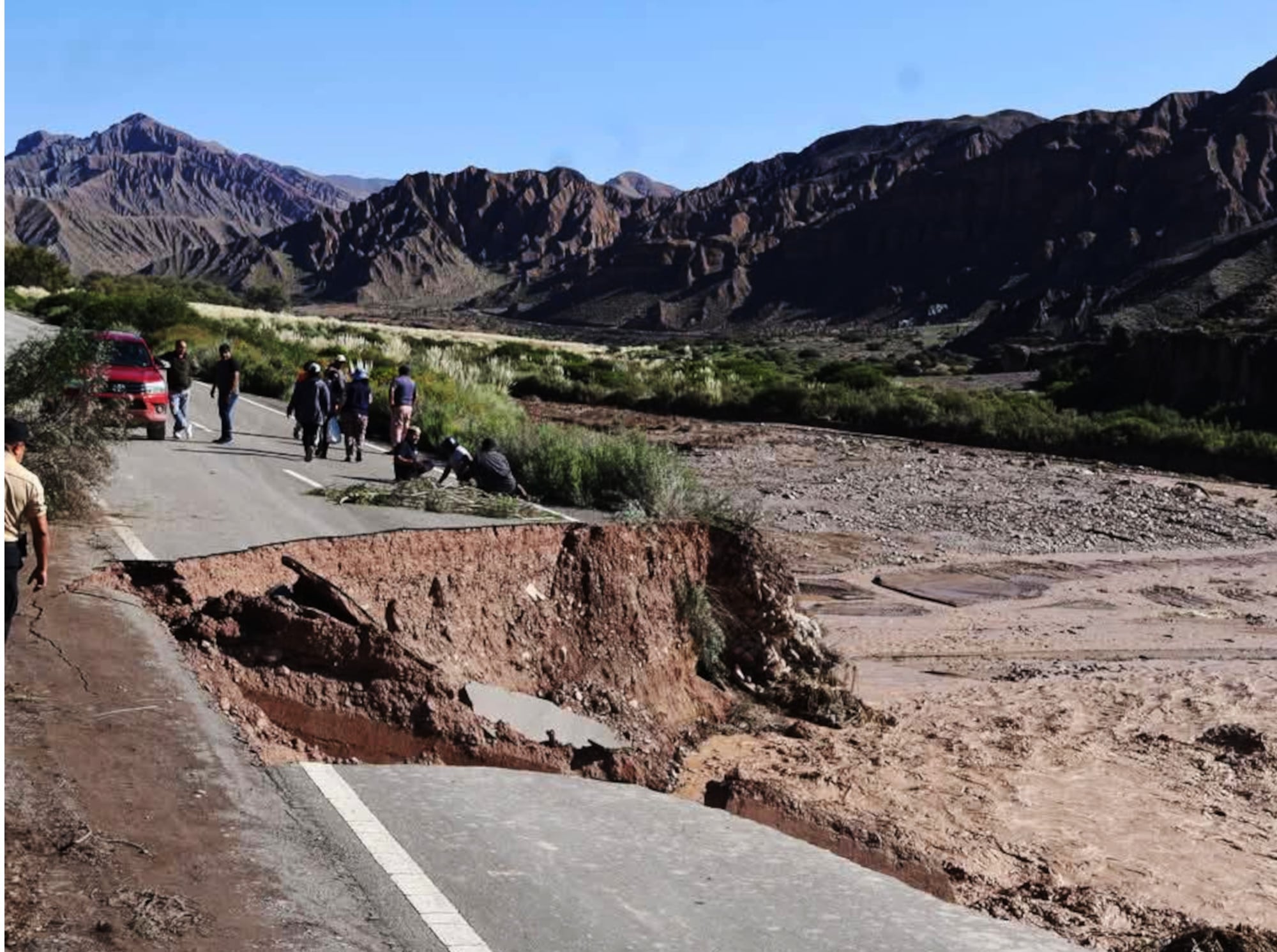 La ruta 51, después de la fuerza de la correntada