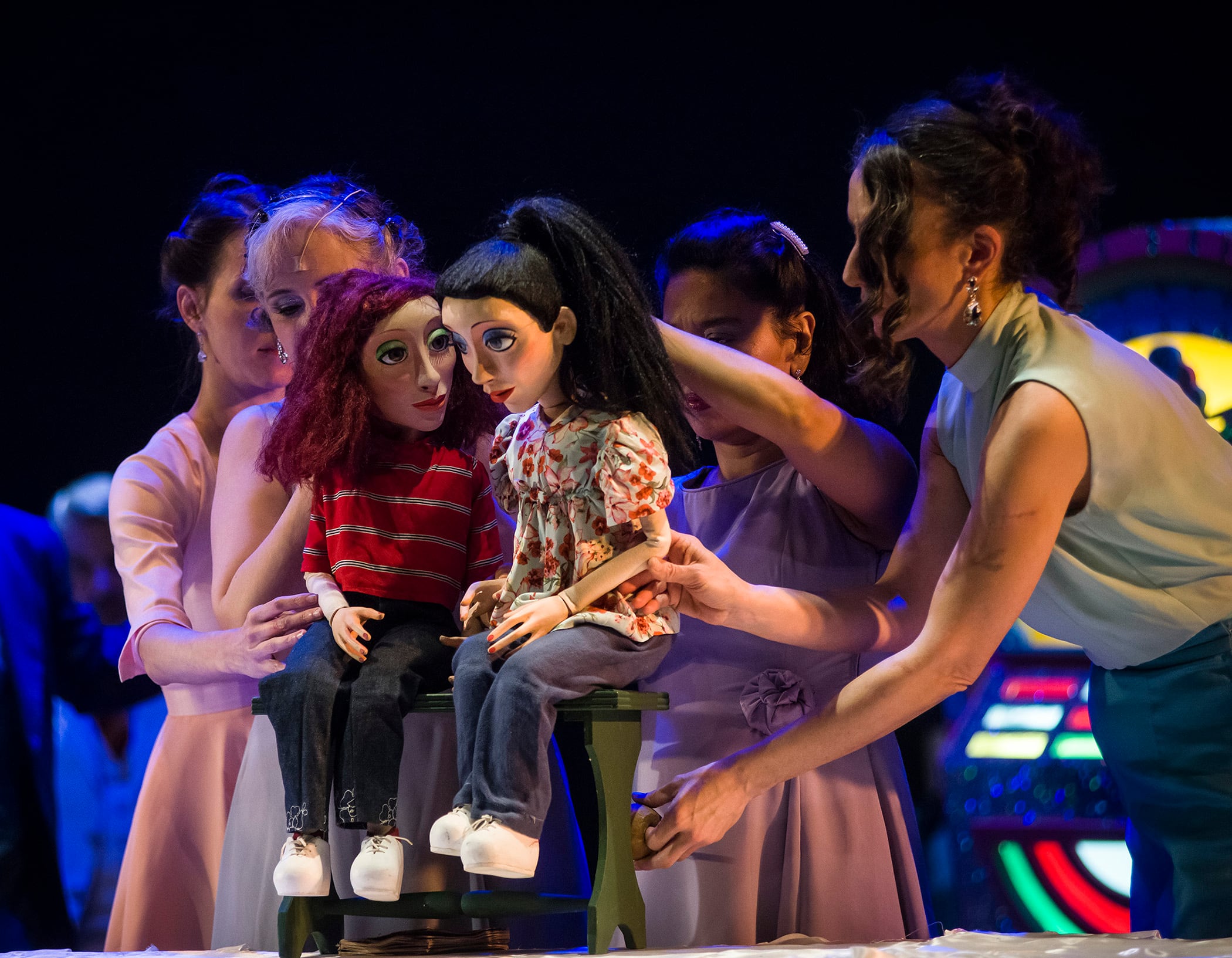 "El vestido" ofrece numerosas capas de significado que se complejizan conforme avanza el relato.