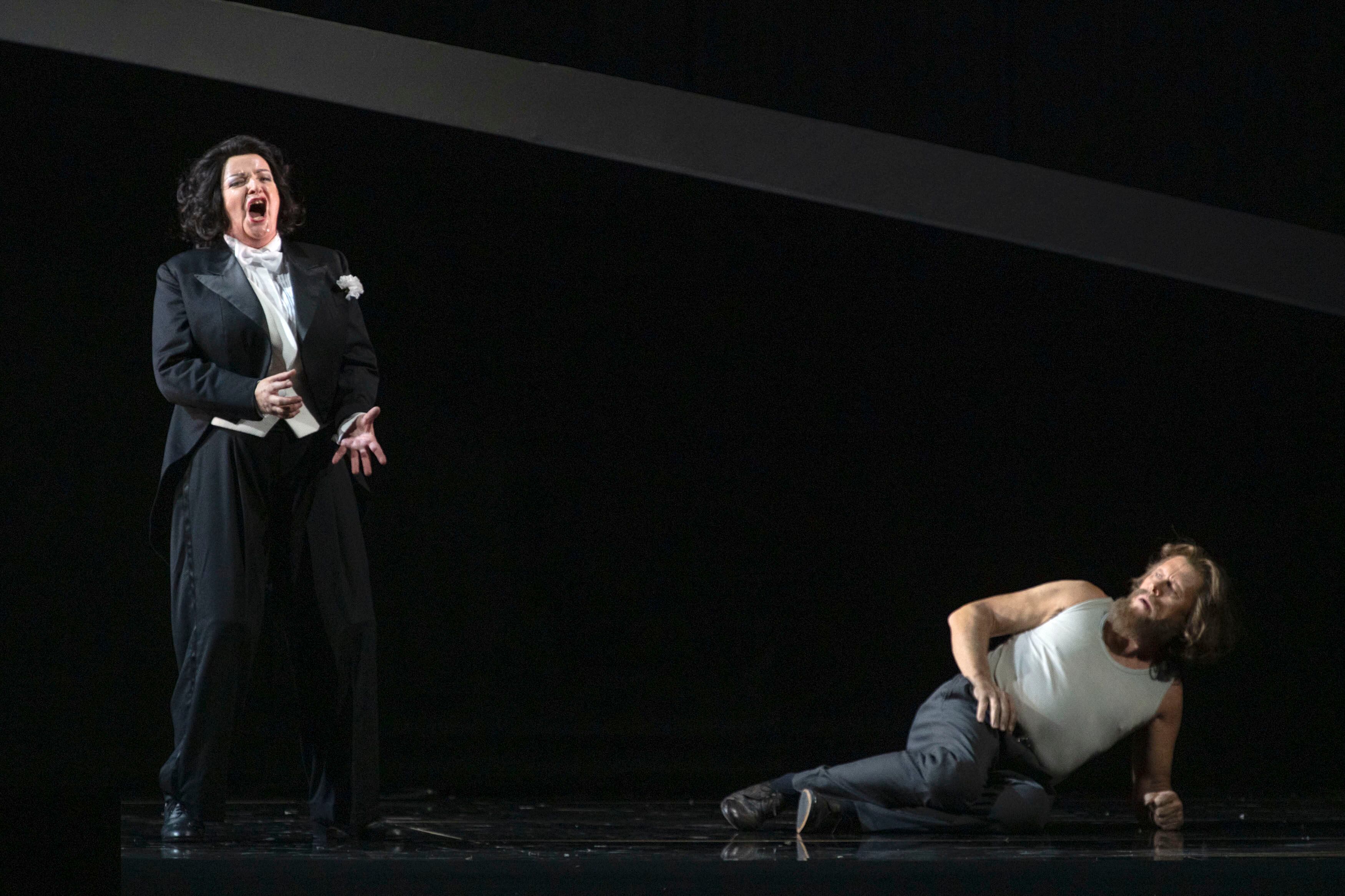 "Salomé resume la perversión, la obsesión con el poder, la falta de humanidad", sostiene Lluch