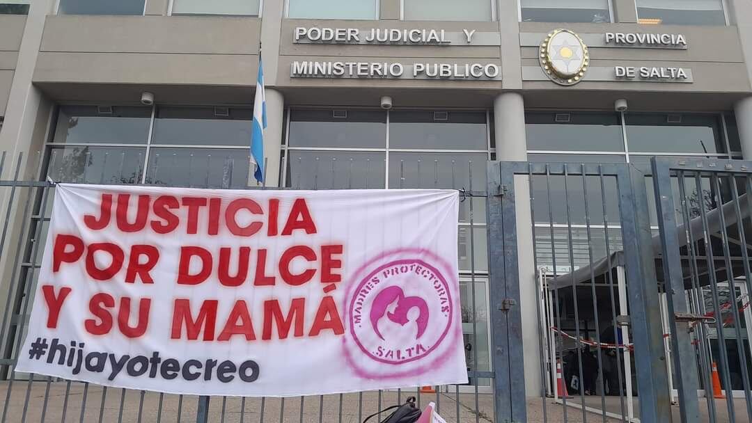 Manifestación durante el juicio penal