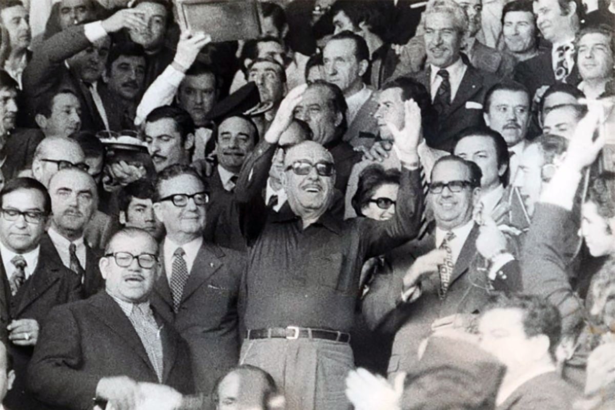 Cámpora, junto a Allende y Dorticós. Arriba a la derecha, Quindimil, De Stéfano y Herminio Iglesias