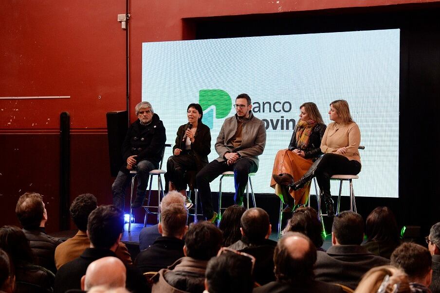 Los funcionarios provinciales encabezaron los anuncios en Bernal. 