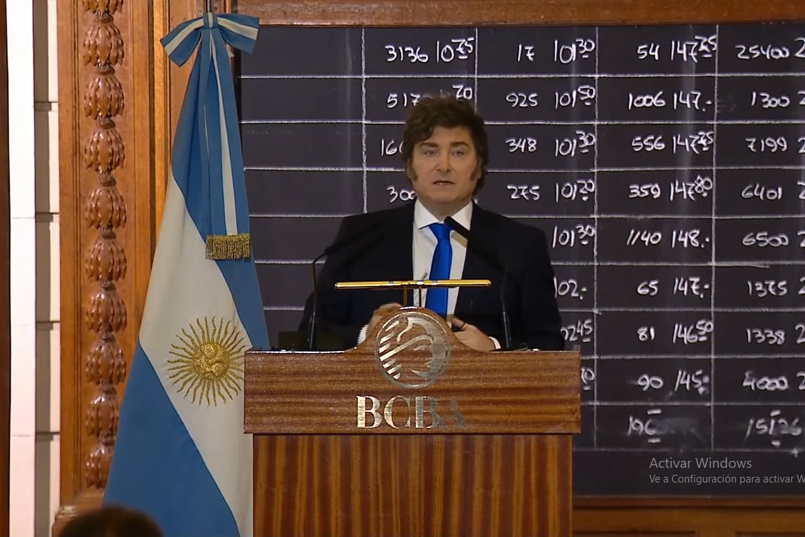 Milei durante su discurso en la Bolsa de Comercio. 