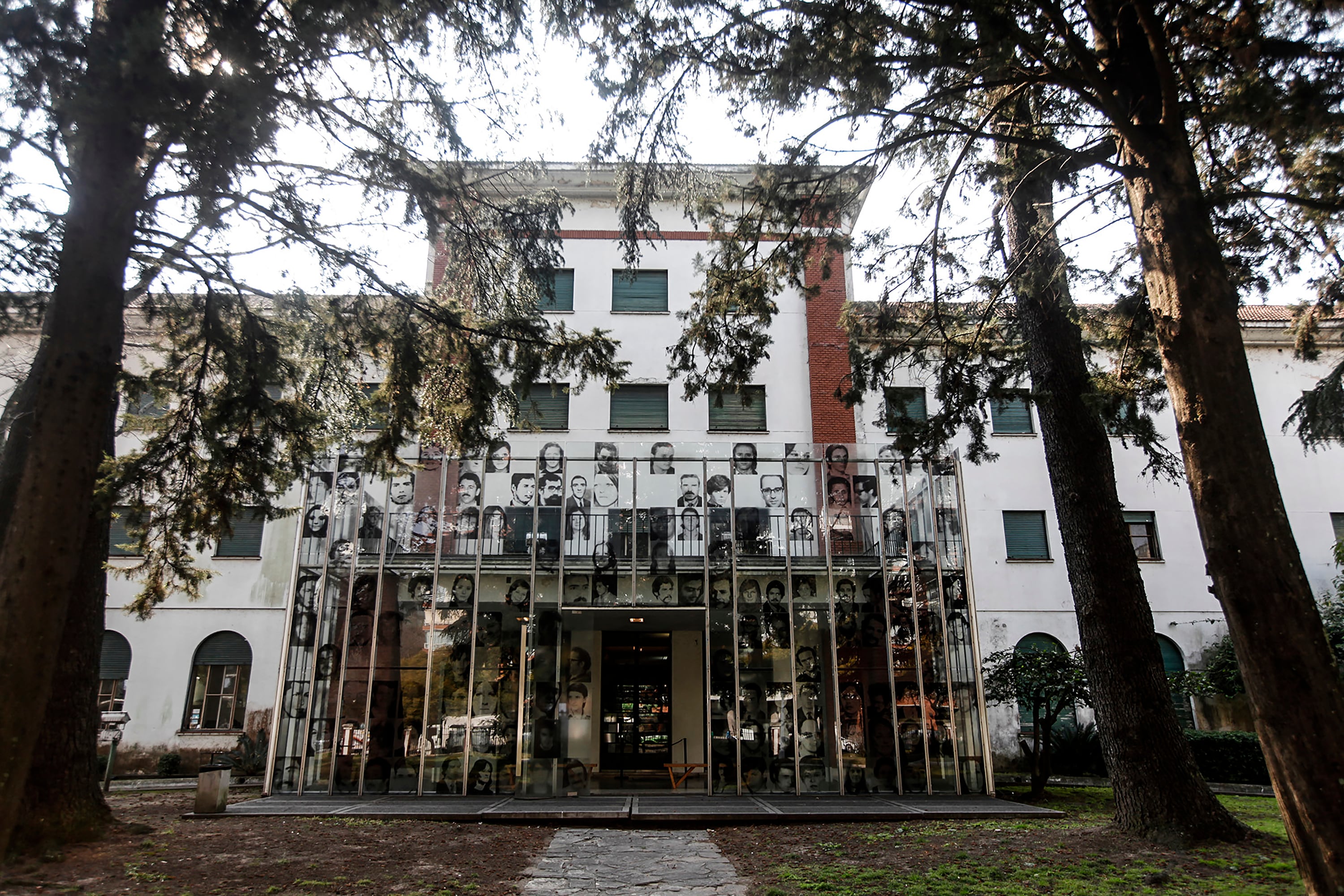 La Cámara Federal de Casación Penal de autorizar las salidas transitorias al represor Donda fue repudiada por Sobrevivientes de la ESMA. 