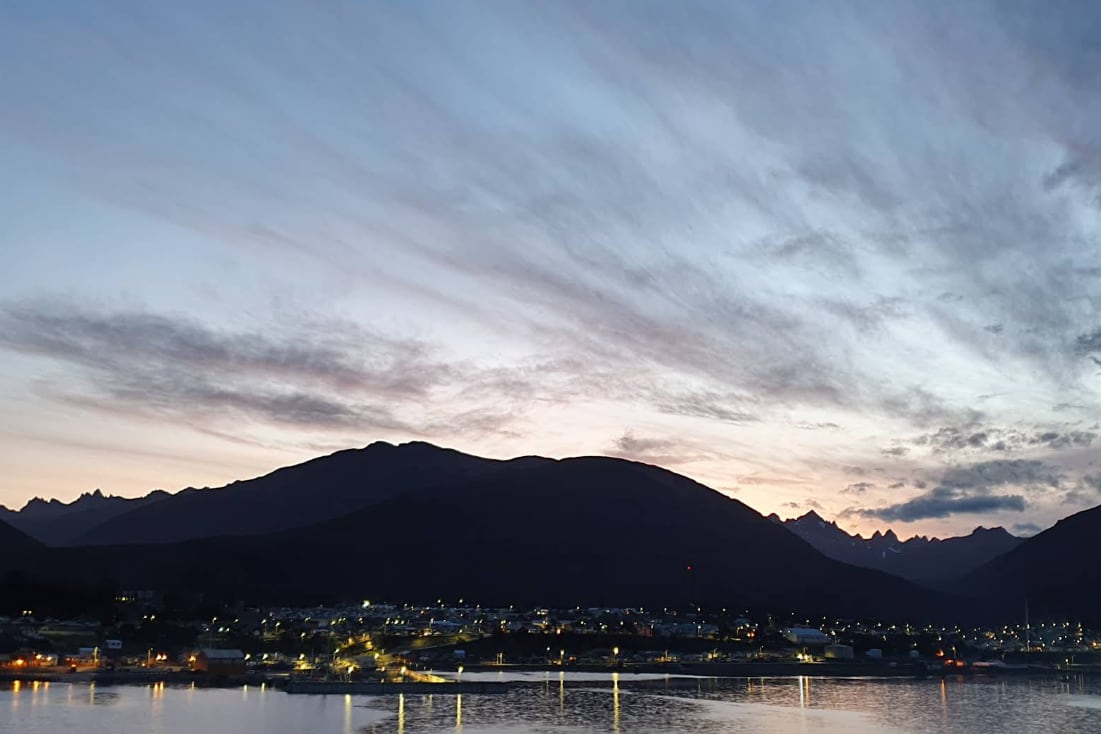 Un fuerte sismo de 7,5 grados sacudió la zona sur de Chile y rige un alerta por tsunami