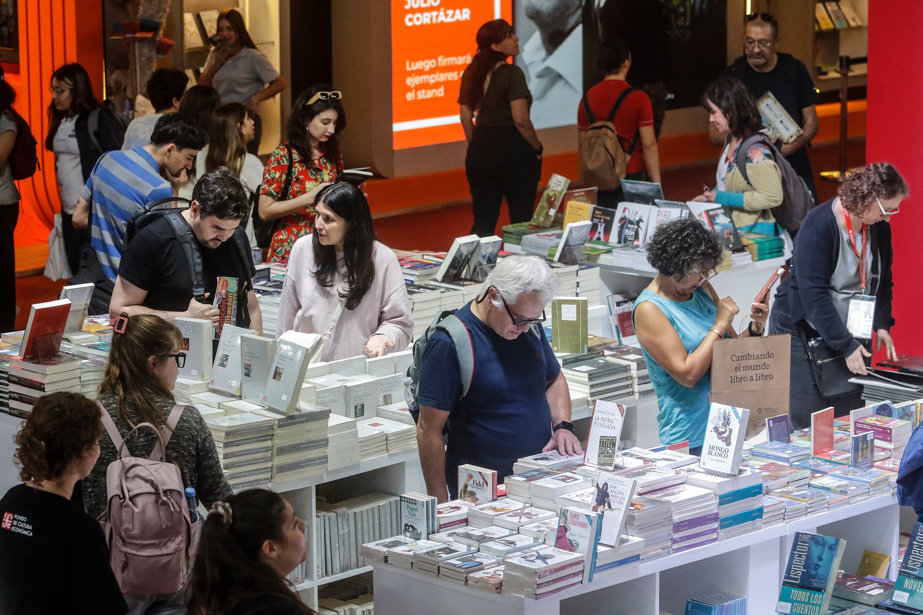 El horario de la Feria del Libro es de lunes a viernes de 14 a 22 y sábados, domingos y feriados de 13 a 22.