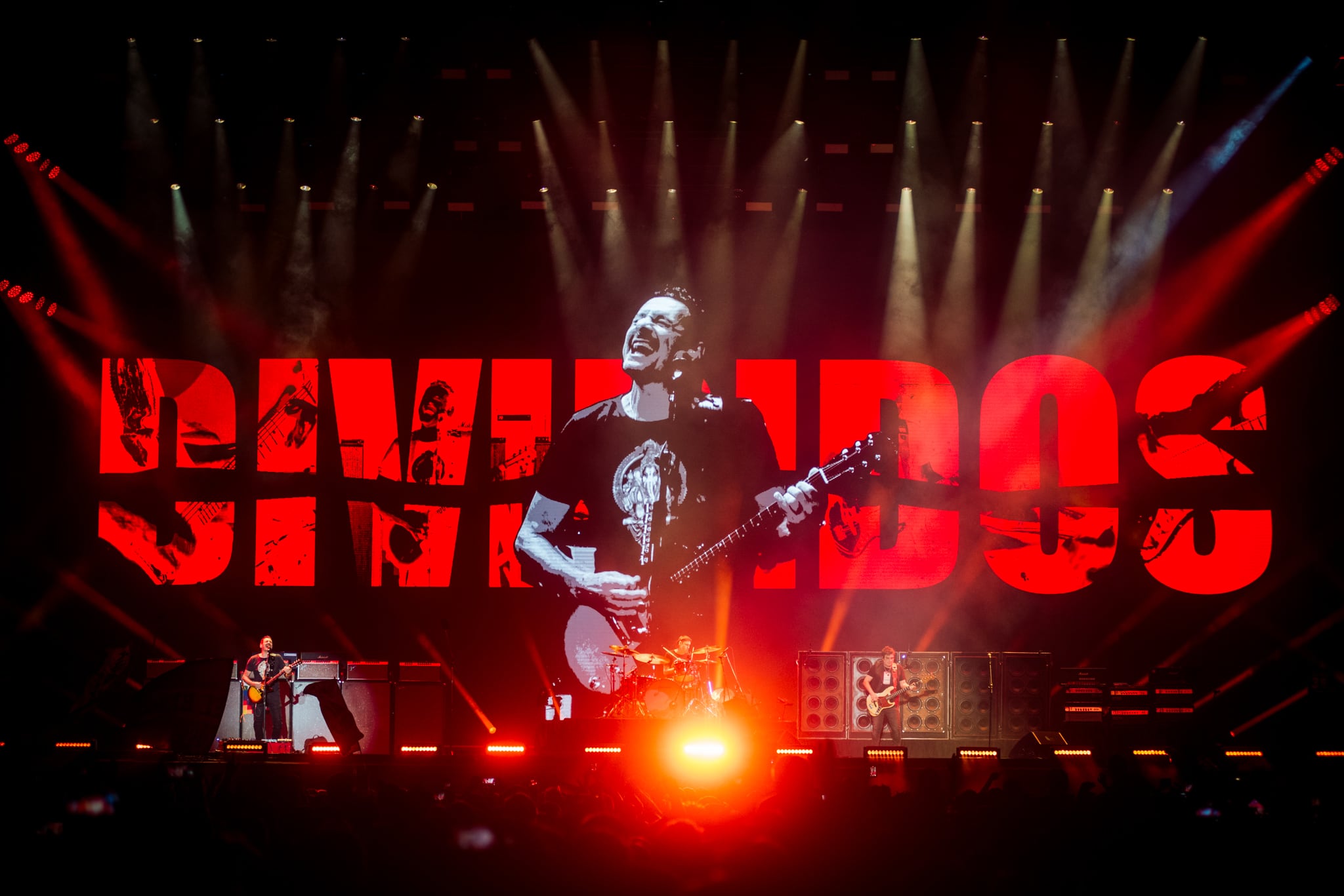 A 15 años de su último disco, Divididos anunció una "escucha" en vivo de su nuevo álbum y la proyección de un documental