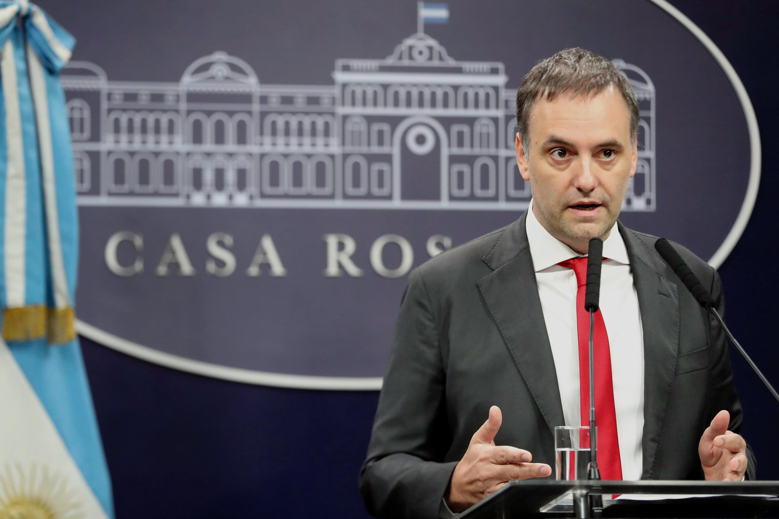 Manuel Adorni. En campaña pero que no se note