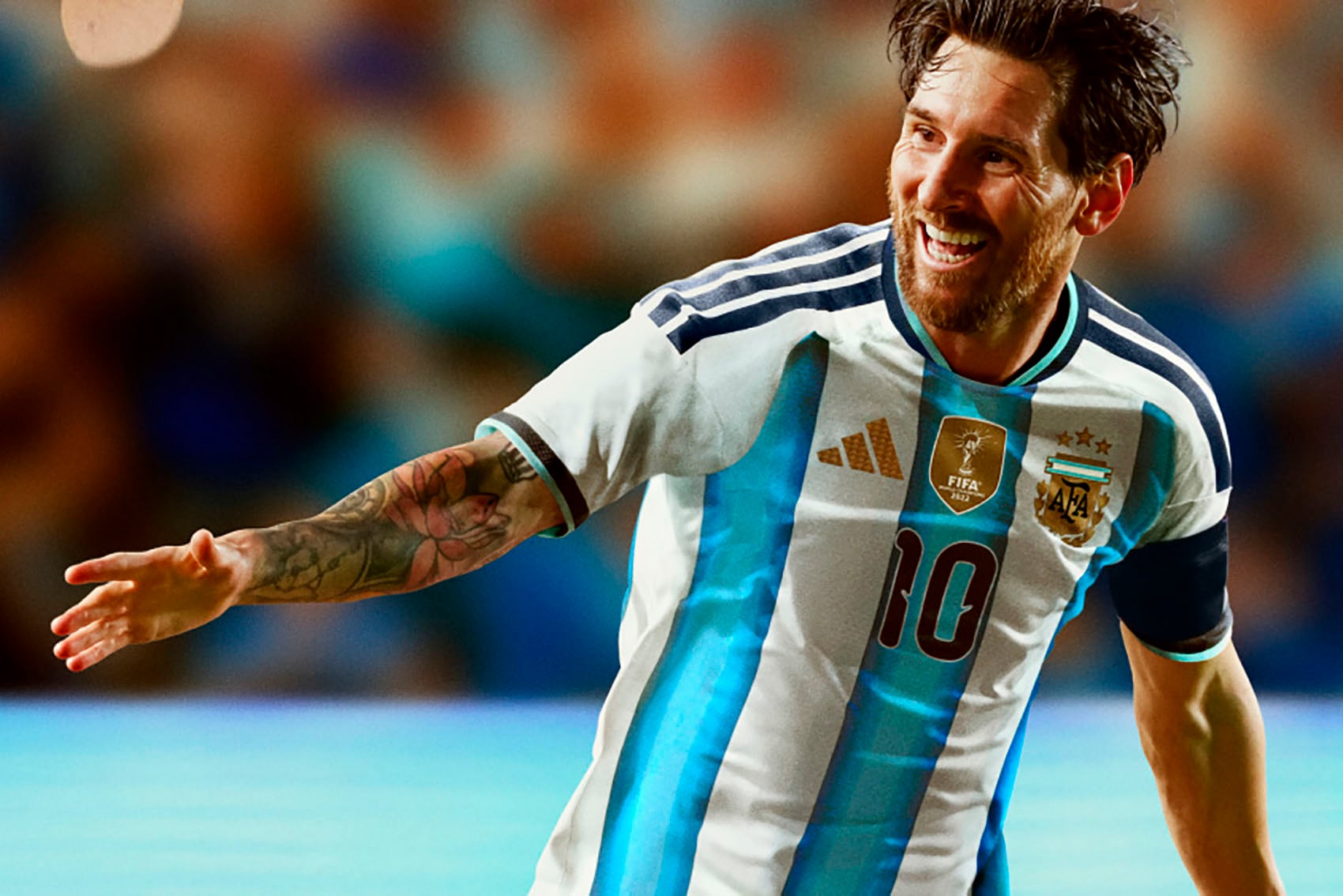 Lionel Messi con la nueva camiseta de la selección argentina