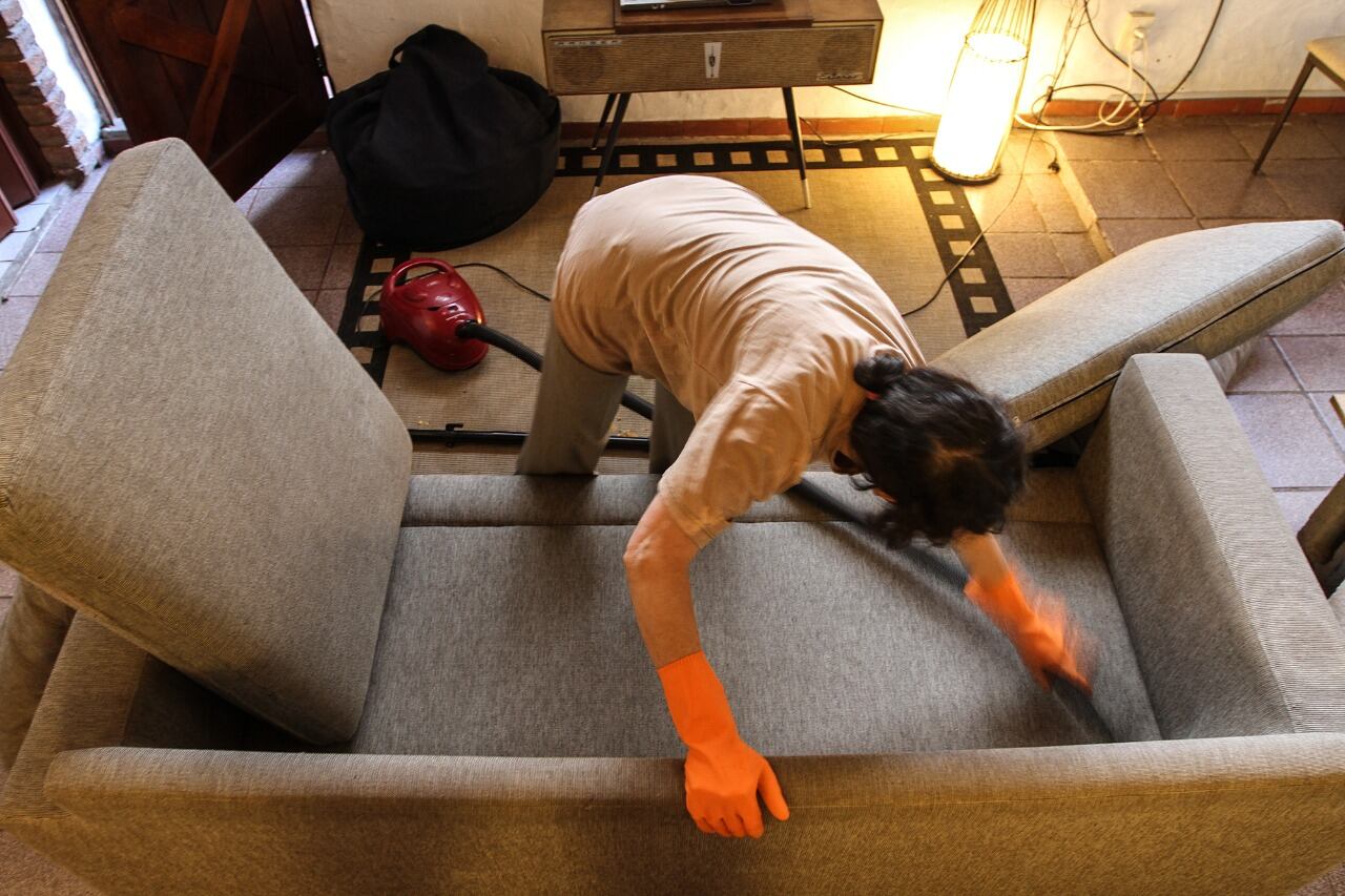 El incremento para empleadas de casas particulares será de 6 por ciento en noviembre y 7 por ciento en diciembre.