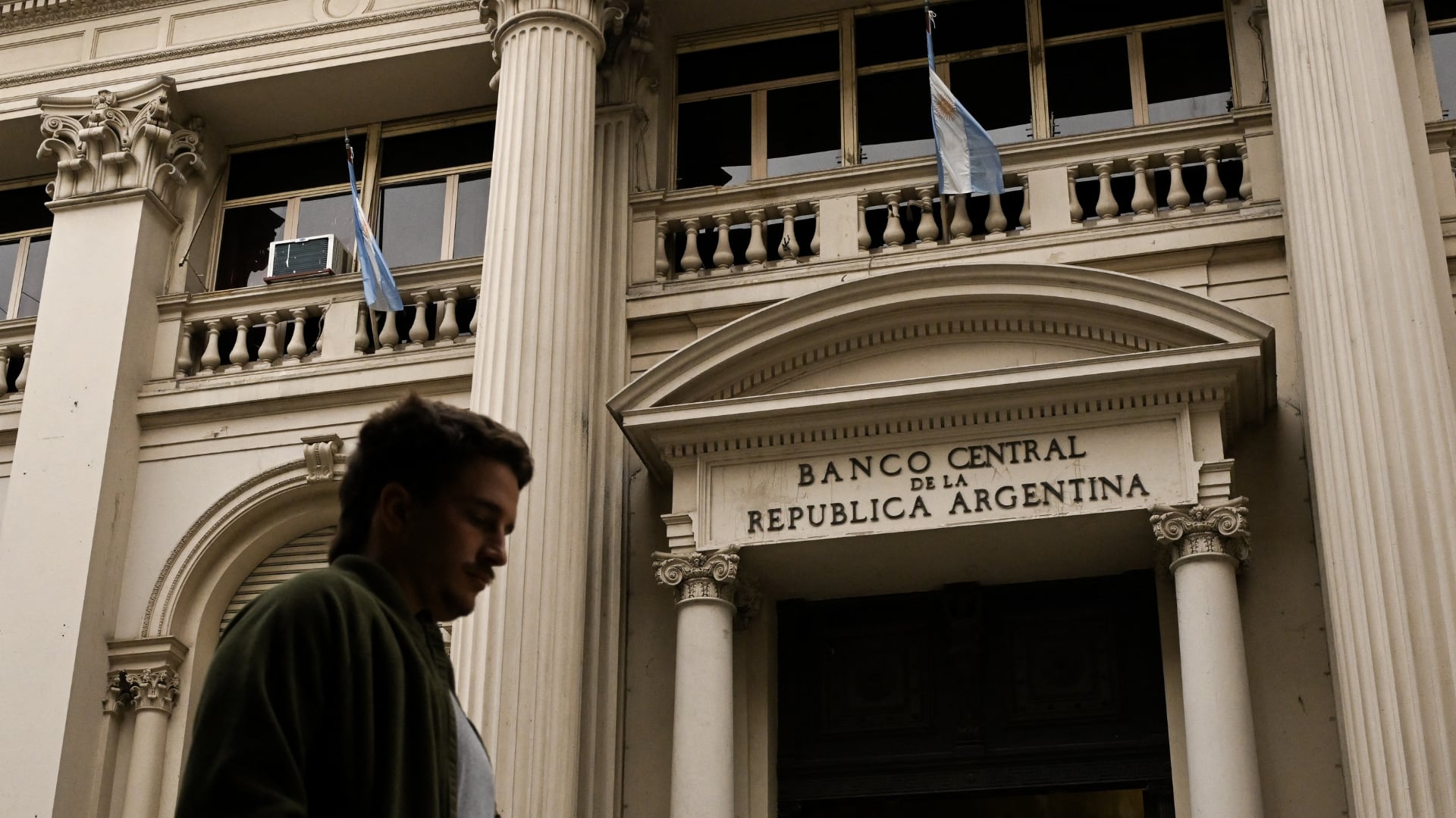 En julio, las reservas anotaron una caída de 1.107 millones de dólares.